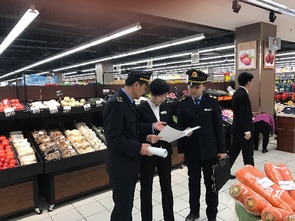 五家渠市 六師食品藥品安全與衛(wèi)生綜合監(jiān)督執(zhí)法局強(qiáng)化食用農(nóng)產(chǎn)品批發(fā)市場(chǎng)監(jiān)督檢查，筑牢食品安全防線
